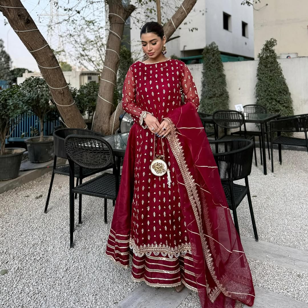 Maroon Embellished Organza Maxi Set – 4 Piece Stitched