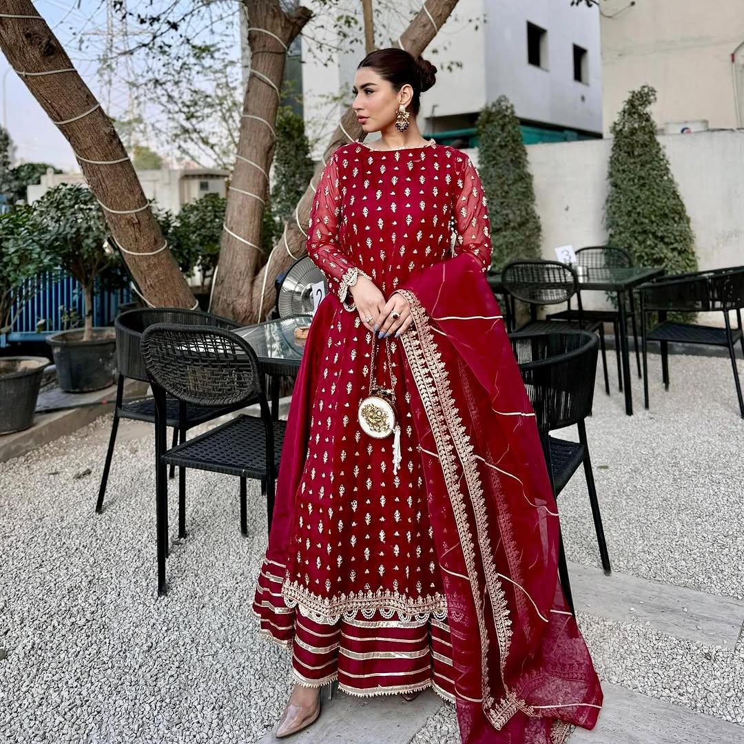 Maroon Embellished Organza Maxi Set – 4 Piece Stitched